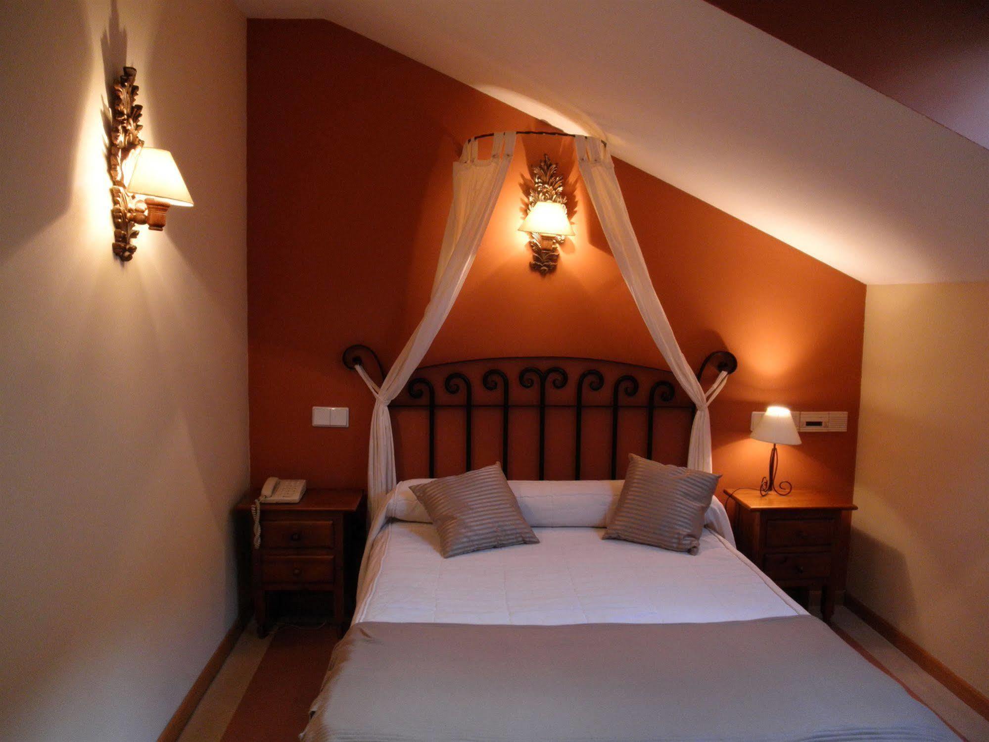 Hotel Arco San Vicente 2*